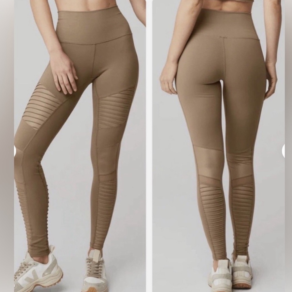 LAST CHANCE | Alo Yoga High-Rise Moto Leggings in Glossy Gravel